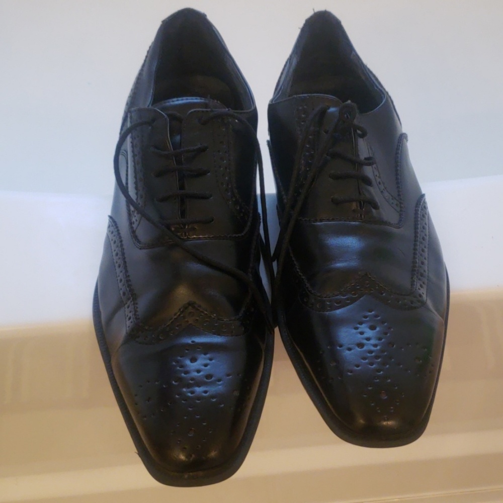 Steve Madden black dress shoe.